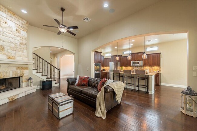 Building Photo - 407 Indianwood Dr