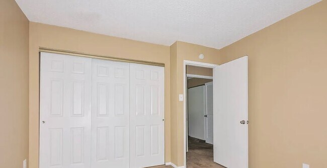 Building Photo - 6911 Candlewick Way