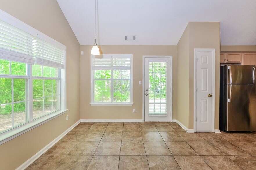 Building Photo - 944 Shorey Ln