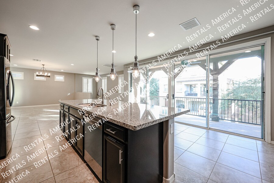 Building Photo - 4212 E Erie St