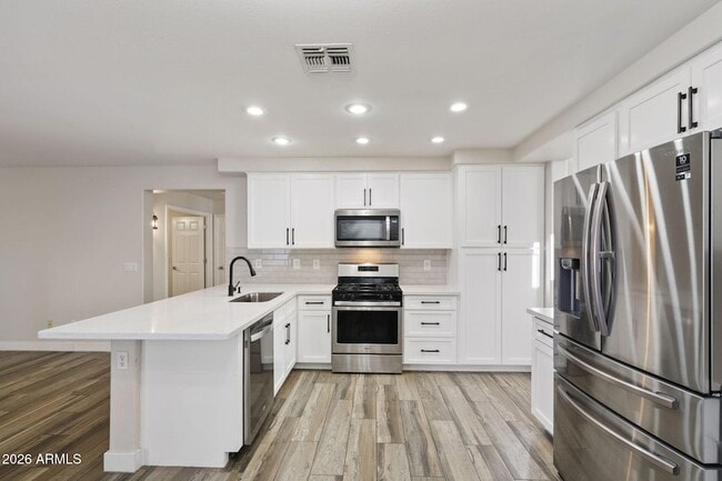 Building Photo - 1883 W Falcon Dr