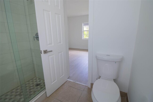 Building Photo - 2424 SE 17th St