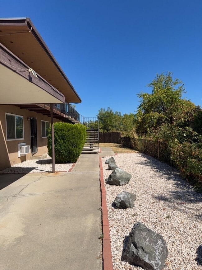 Building Photo - 209 Wright Ln