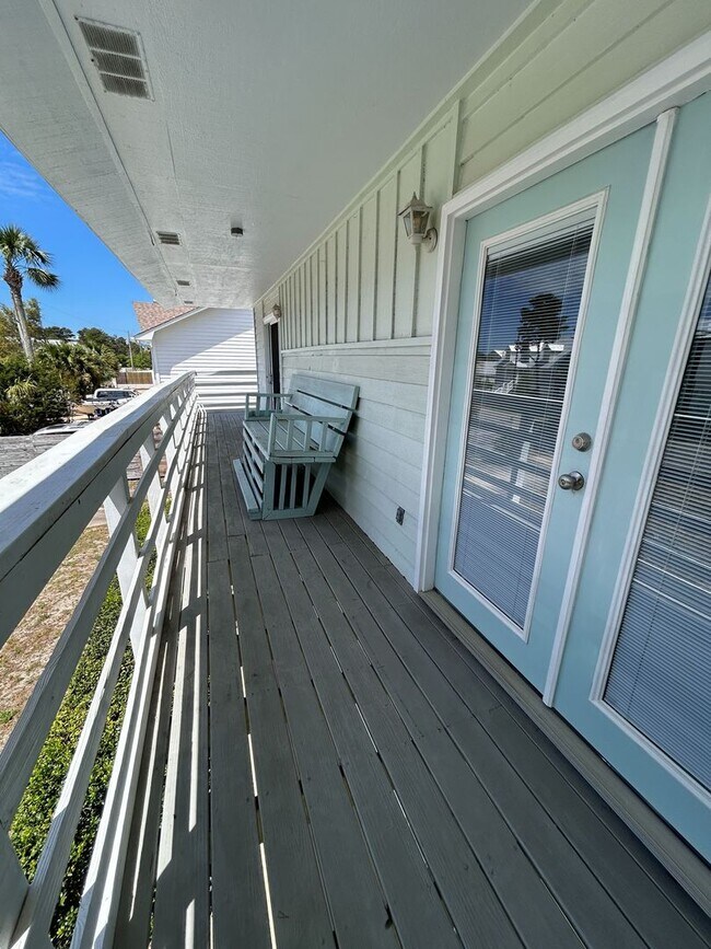 Building Photo - 181 Maple St