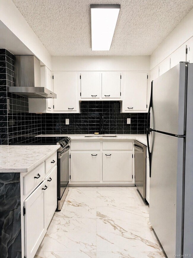 Building Photo - 287 NY-32