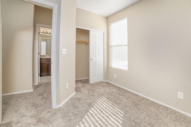Building Photo - 4-BEDROOM / 3-BATH 2-STORY LOVELY HOME WITHIN GATED COMMUNITY CLOSE TO NELLIS AIR FORCE BASE!