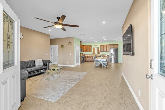 Building Photo - RV GARAGE | Single Story | Furnished Or Unfurnished