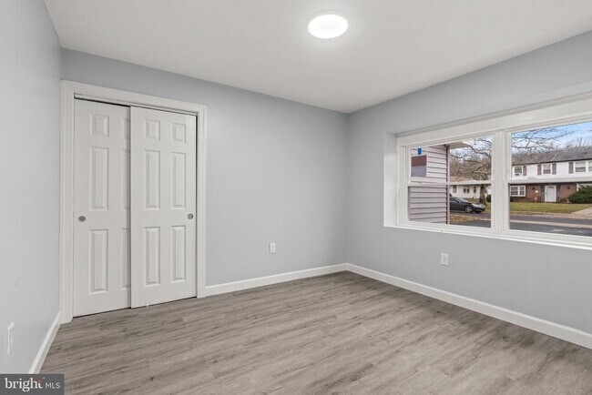 Building Photo - 34 Hinsdale Ln