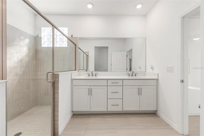 Building Photo - 6366 SW 77th Ave