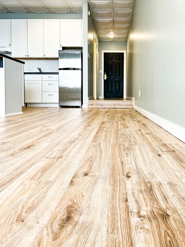 Building Photo - Discover Skyway Connected: Luxury Living in Downtown Minneapolis for $1,199/month!
