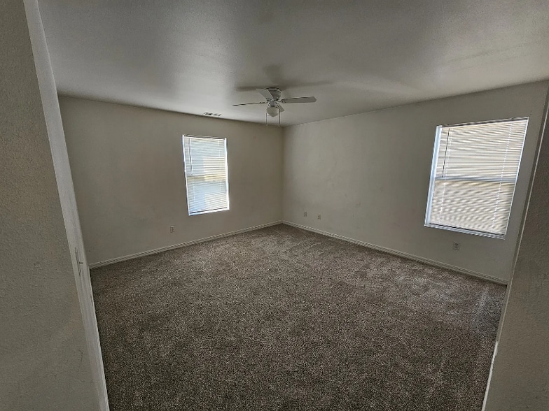 Building Photo - 1691 40 E