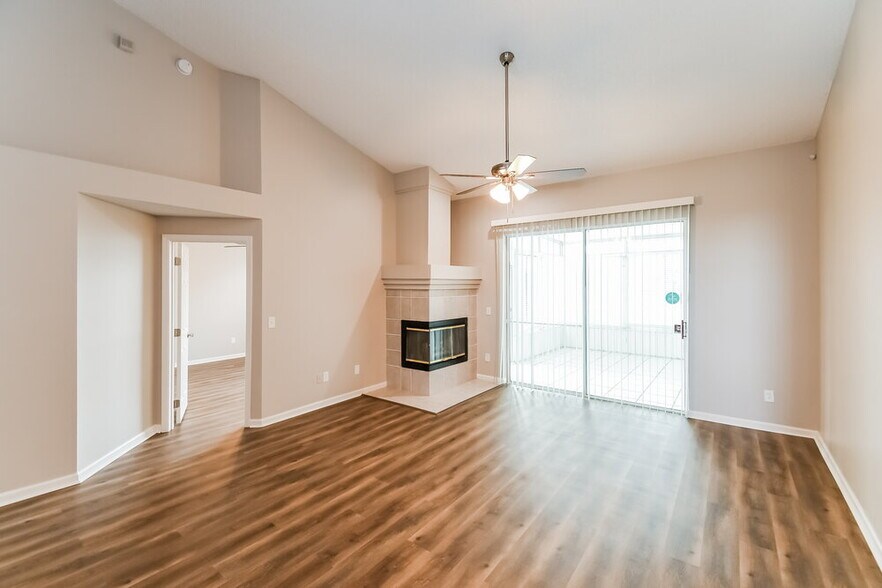 Building Photo - 8270 Lake Effie Ln E