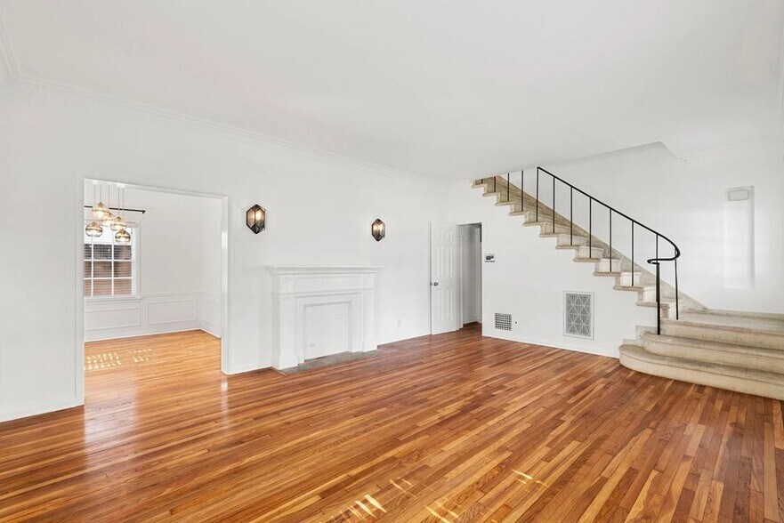 Building Photo - 426 N Maple Dr