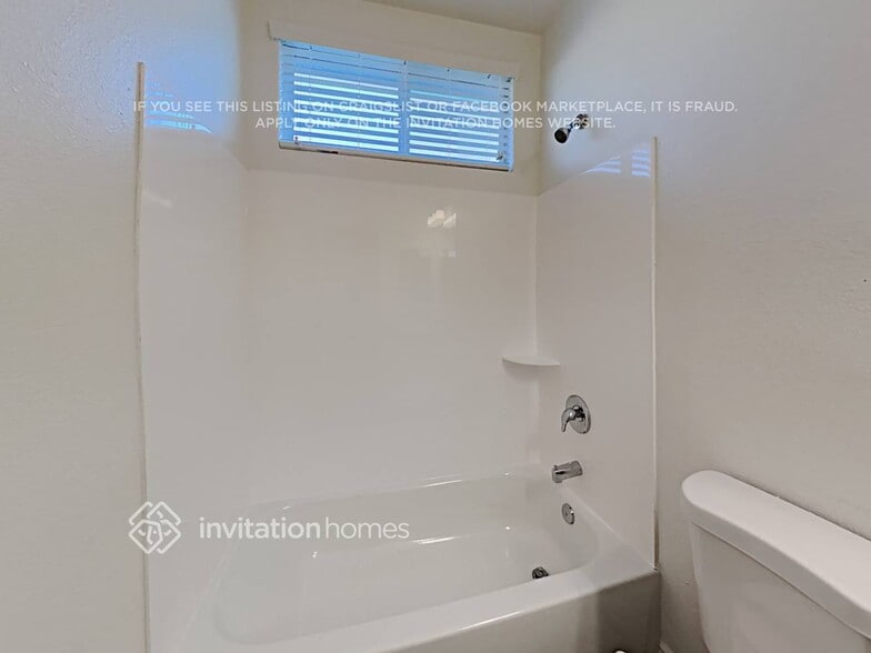 Building Photo - 112 S 120th Ave