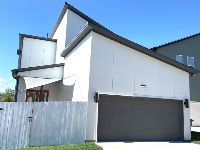 Building Photo - 6117 Sendero Hills Pkwy