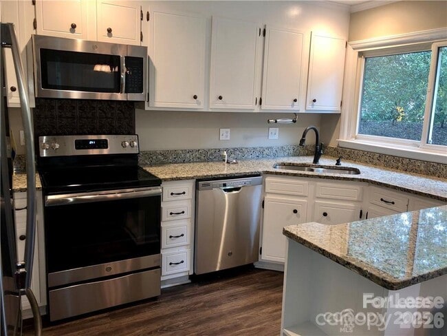 Building Photo - 2423 Emstead Ct