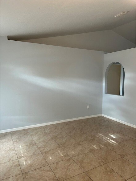 Building Photo - 486 Biscayne Ln