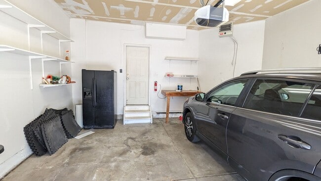 Building Photo - NICE 3 BDRM, 3 BATH, 2-CAR GARAGE + CLUBHOUSE AND POOL! AVAILABLE OCT. 1st