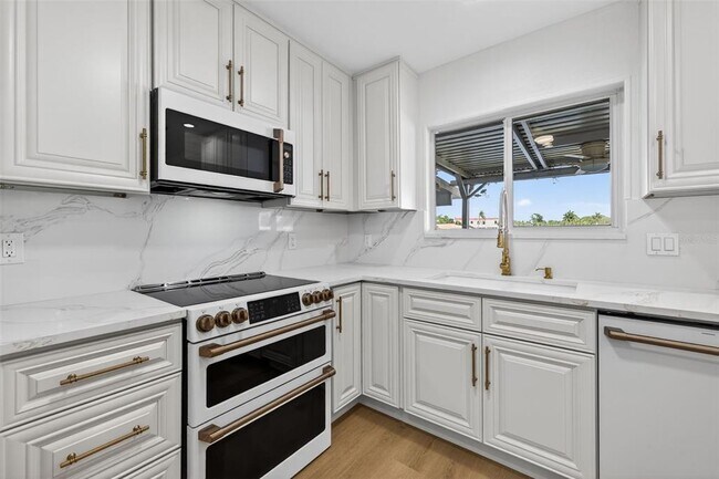 Building Photo - 6497 Cape Hatteras Way NE