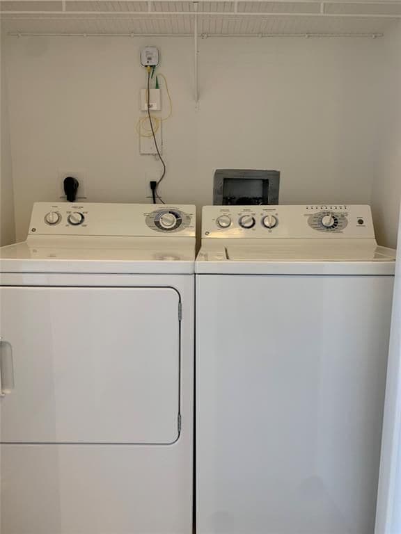 Building Photo - 616 Clearwater Park Rd