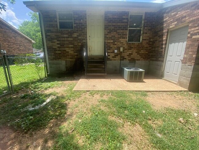 Building Photo - Amazing 2BR/1BA East Nashville Duplex!