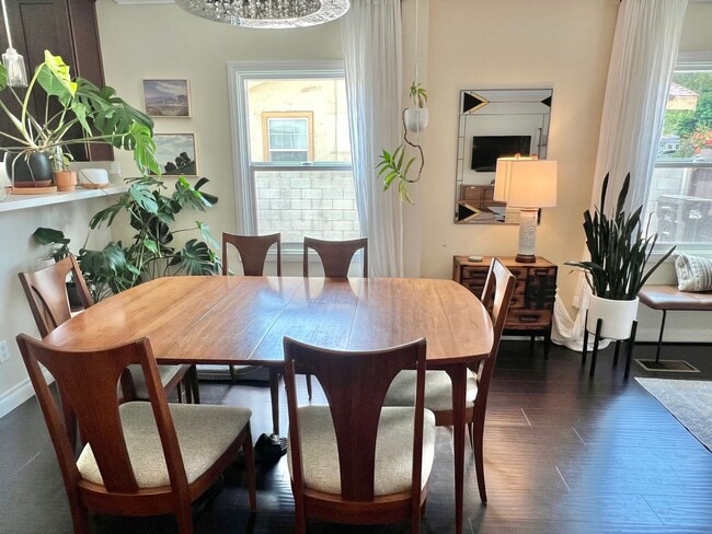 Building Photo - Charming Spanish 3 Bedroom Available!