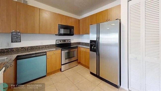 Primary Photo - 1705 Palm Cove Blvd