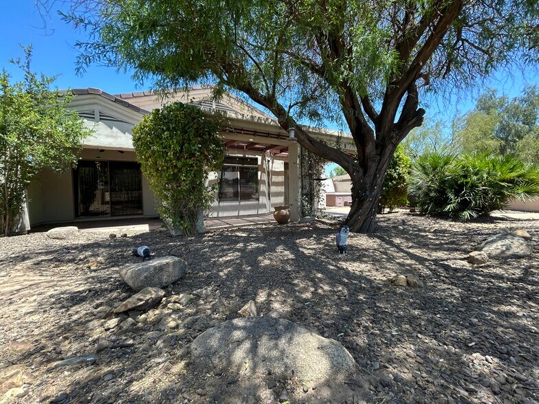 Building Photo - 2041 E Fawn Dr