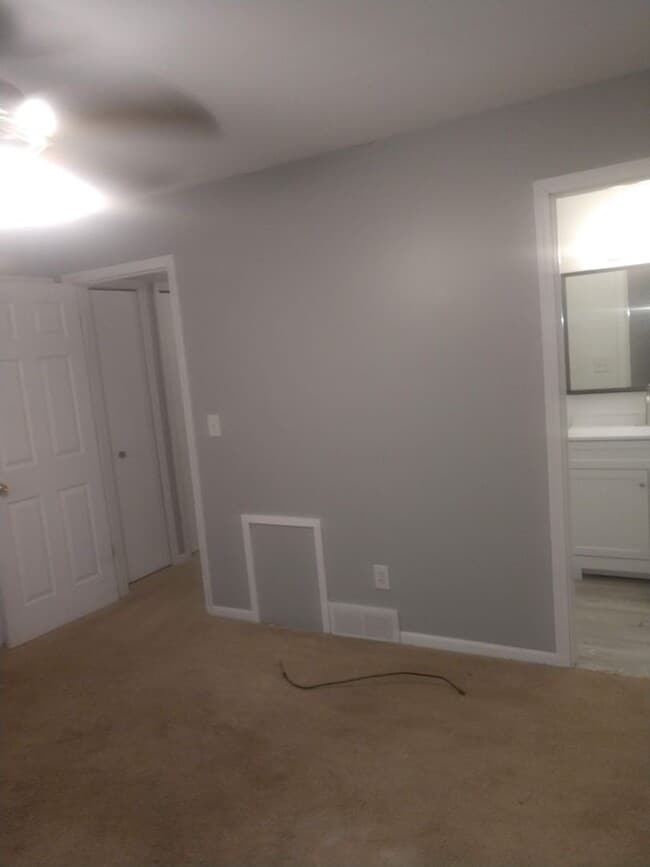 Building Photo - Three Bedroom Ranch Available July 2026!