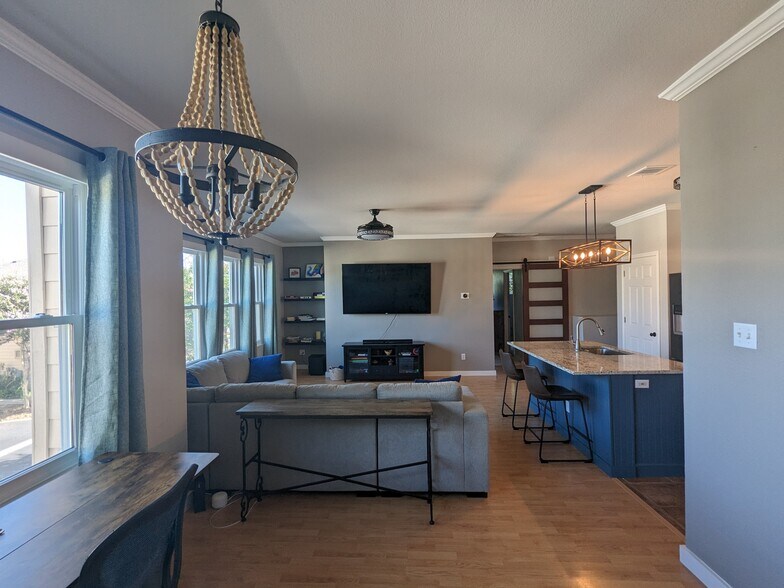 Building Photo - 7501 Shadowridge Run