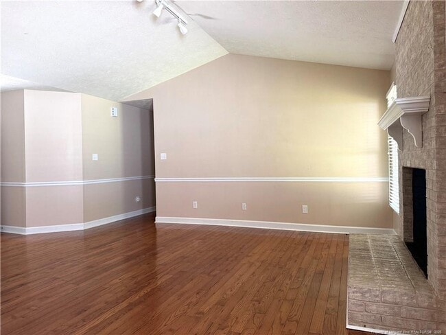 Building Photo - 699 Dowfield Dr