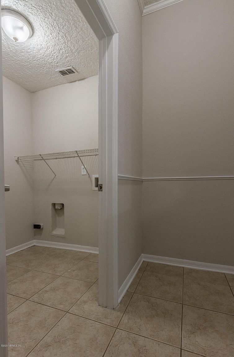 Building Photo - 10947 Apple Blossom Trl E