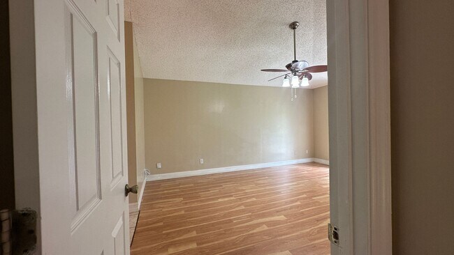 Building Photo - 487 Carrigan Ave