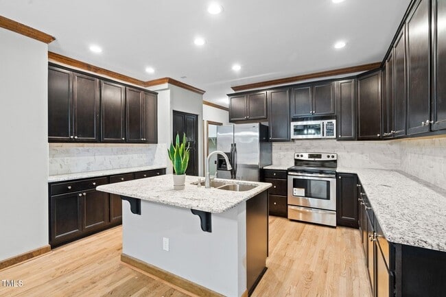 Building Photo - 1008 W Sterlington Pl