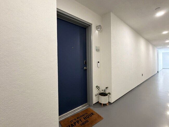Building Photo - **150 The Promenade N #415 Long Beach** Upstairs Spacious 2 bedroom 2 bath !!2 weeks free OAC!!