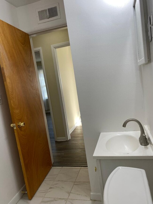 Building Photo - 130 Fairground Blvd