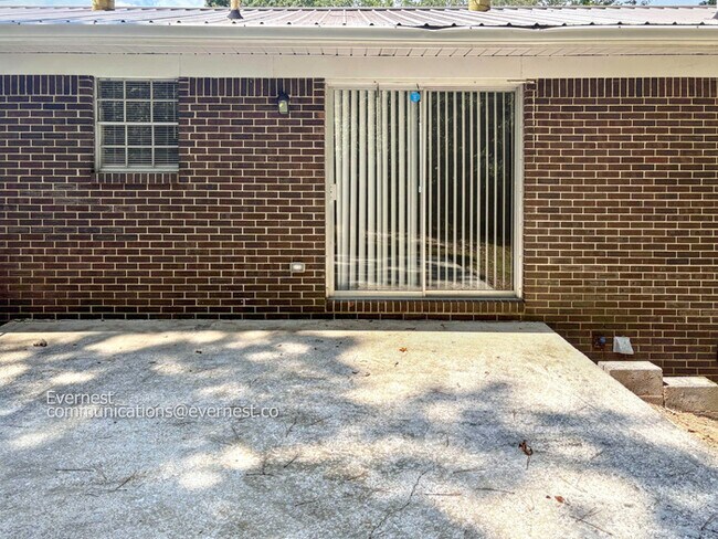 Building Photo - 976 Ridgewood Cir