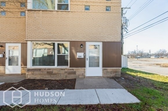Primary Photo - NOW AVAILABLE! - 1336 Wentworth Avenue uni...