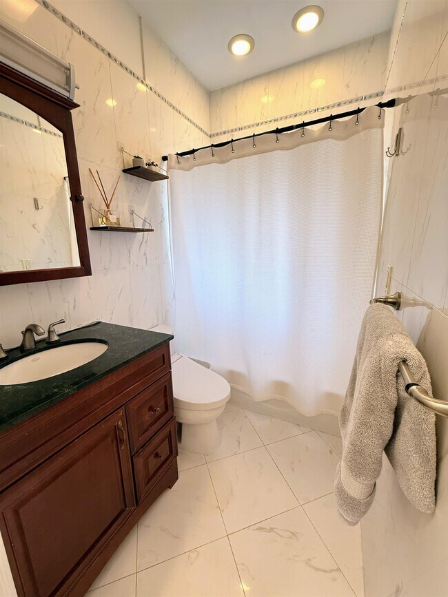 Building Photo - 8 Carroll Pl