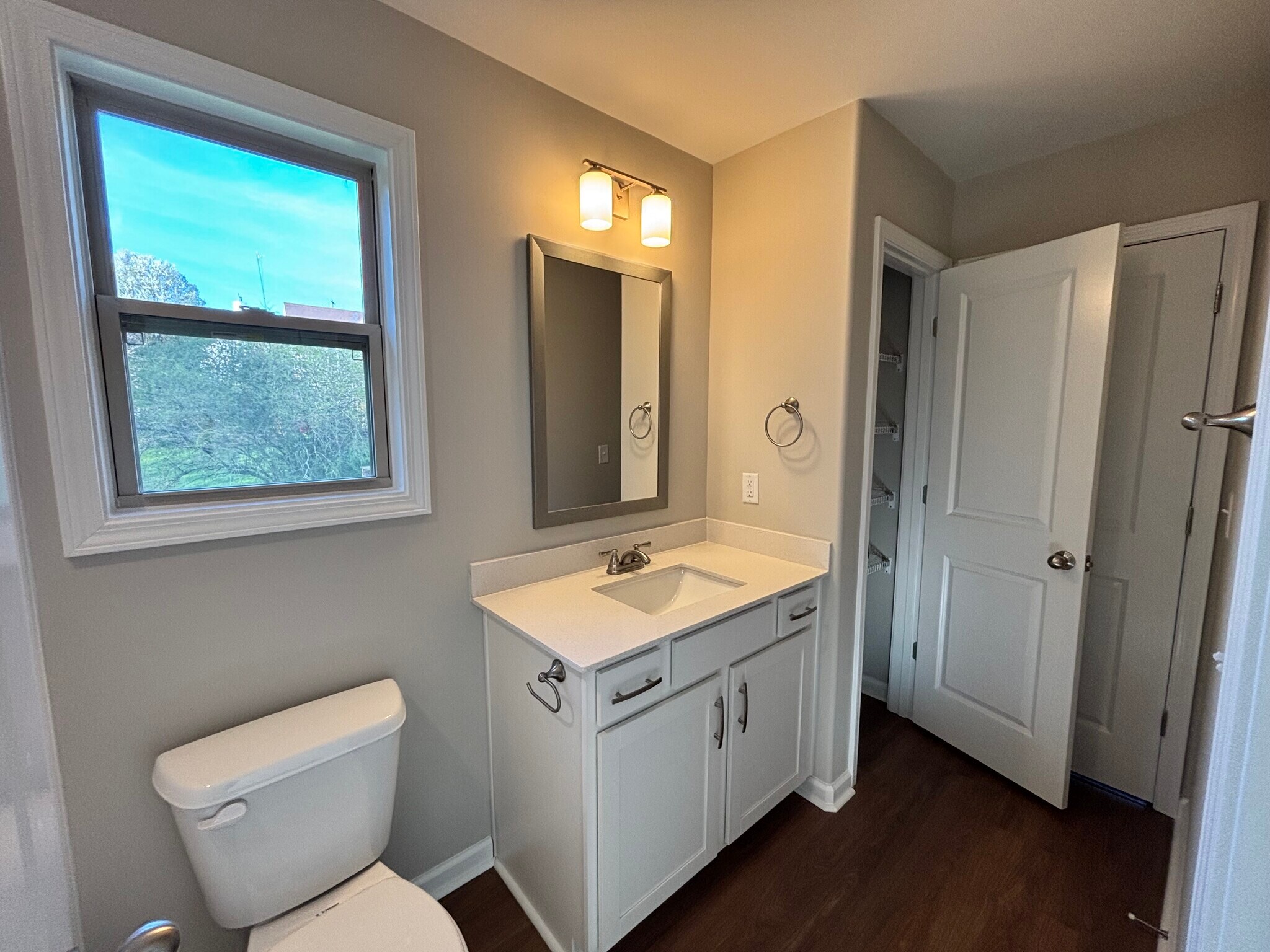 Building Photo - 420 S 2nd St