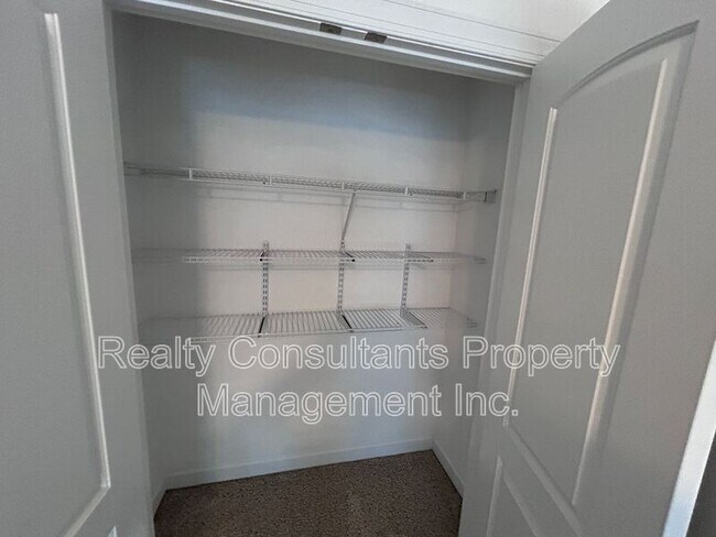 Building Photo - 4540 Pebble Lake Dr