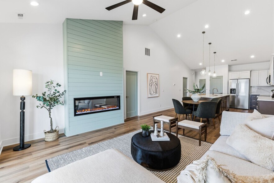 Building Photo - 27505 Hernon St