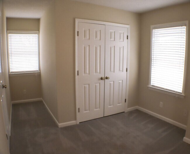 Building Photo - Lovely 5 bedroom, 2 bathroom brick home in Reidsville