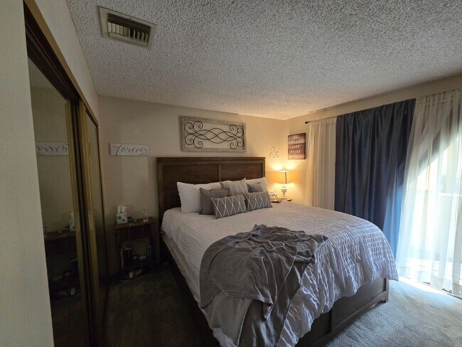 Building Photo - Charming 1 Bed 1 Bath in Hemet!