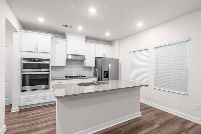 Building Photo - Beautiful and Spacious Home in the Heart of Pineville!