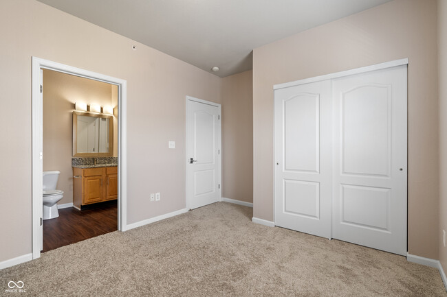 Building Photo - 12863 Tradd St