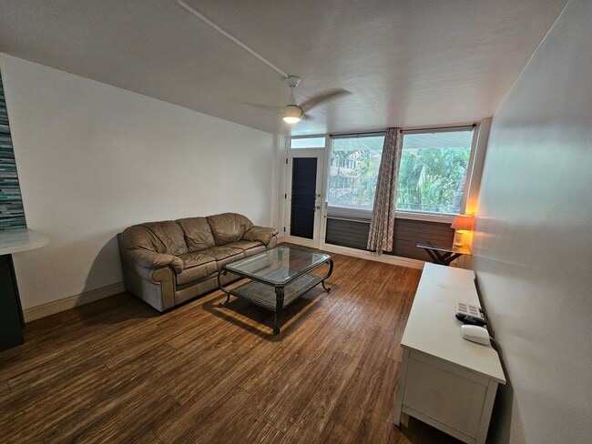 Building Photo - Fully Furnished. Updated. Waikiki (No parking)