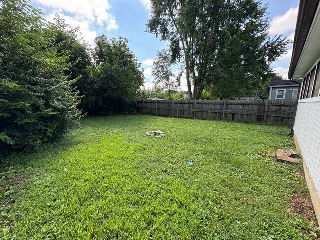 Building Photo - Eagledale 3 Bedroom 1 Bath
