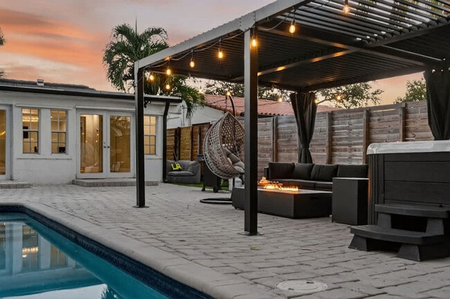 Building Photo - 2423 NE 202nd St