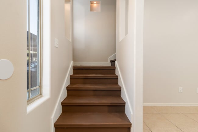 Building Photo - 1303 W Fig Ave